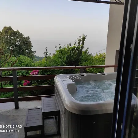 Iris Stone With Jacuzzi Appartement